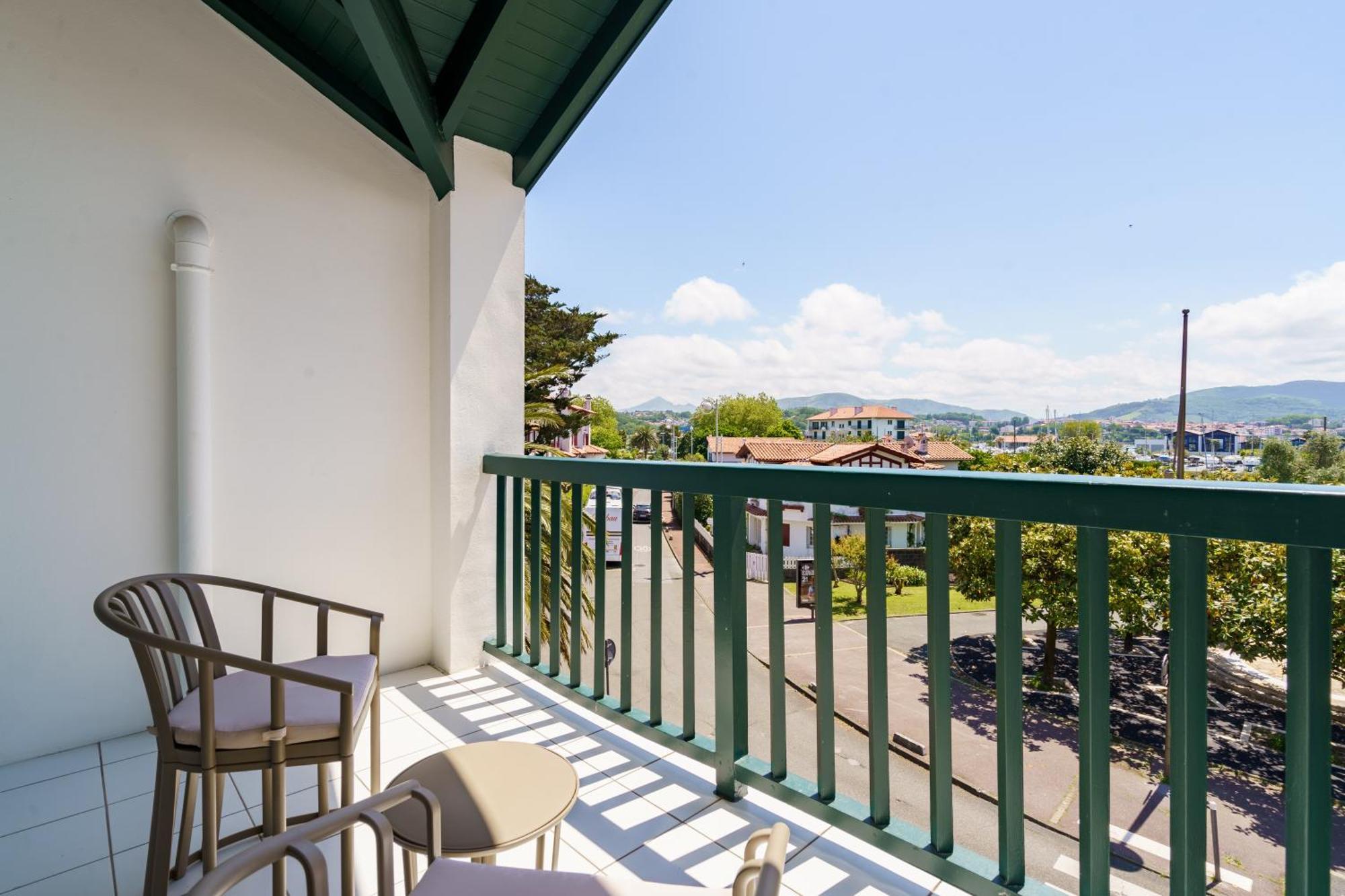 Hotel Ibaia - Piscine & Spa Hendaye Exterior photo
